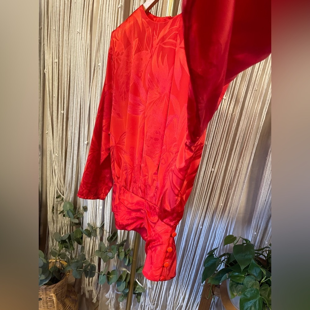 Early 90s vintage red botanical long sleeve blouse w/ ruched waist side buttons - Picture 11 of 12